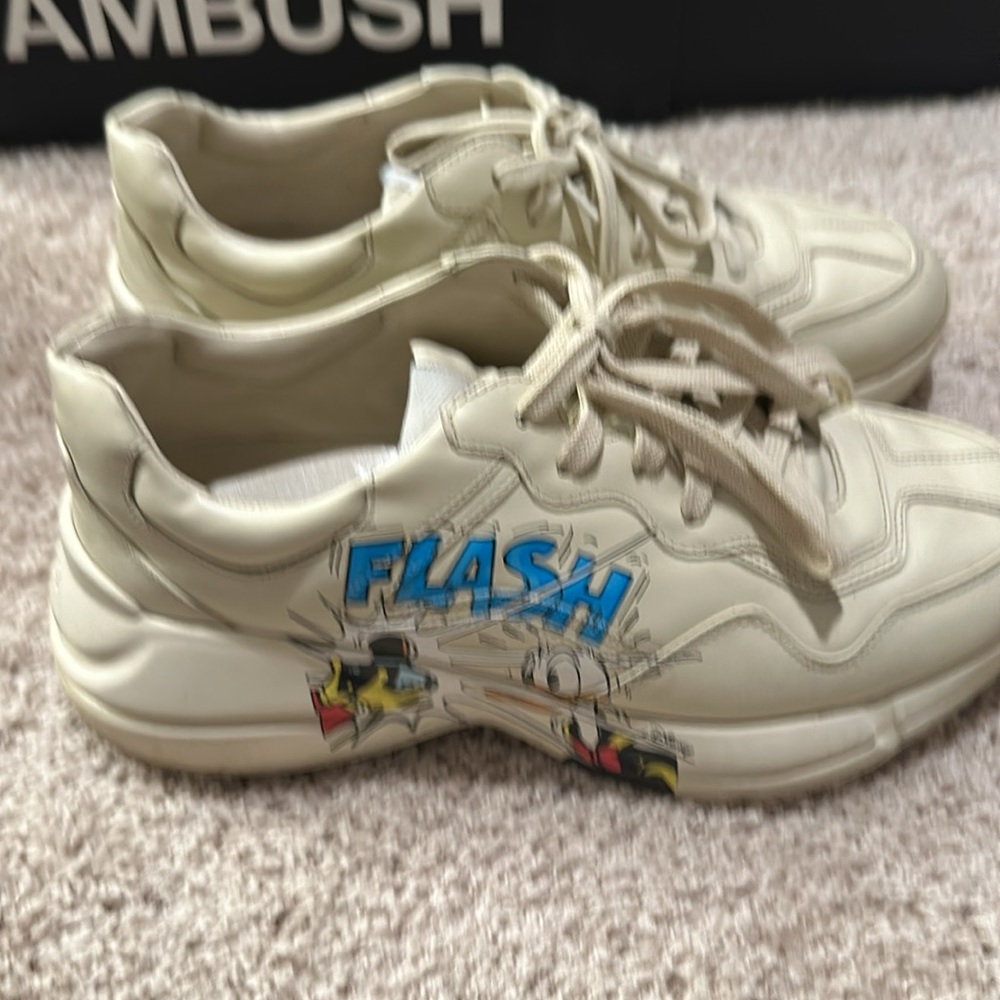 Great conditon gucci shoes - Picture 4 of 9